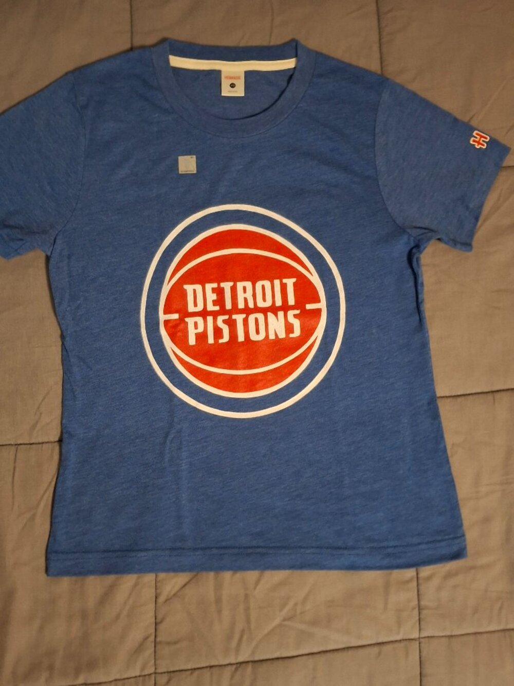 Detroit Pistons Women's t-shirt size x-small